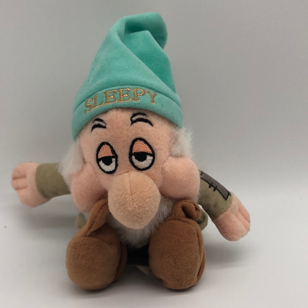 Sleepy beanie dwarf